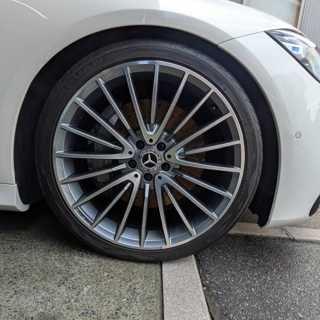 Mercedes-Benz S500のマルチスポークホイール ブレーキダスト除去後
