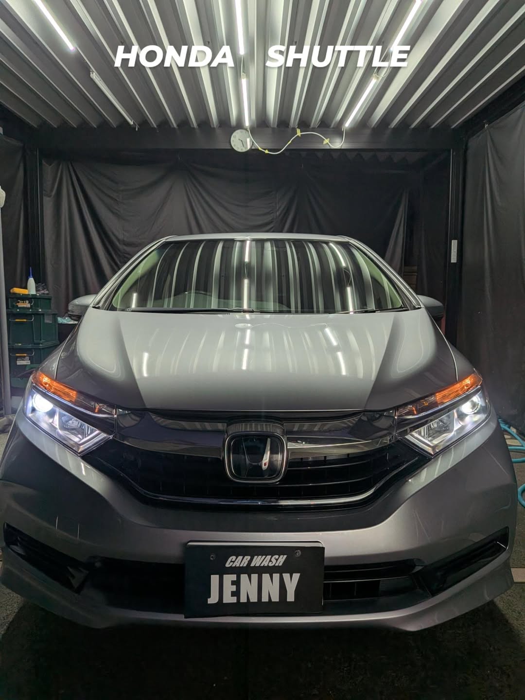 Standard洗車後のHONDA シャトル ルナシルバー・メタリック 正面